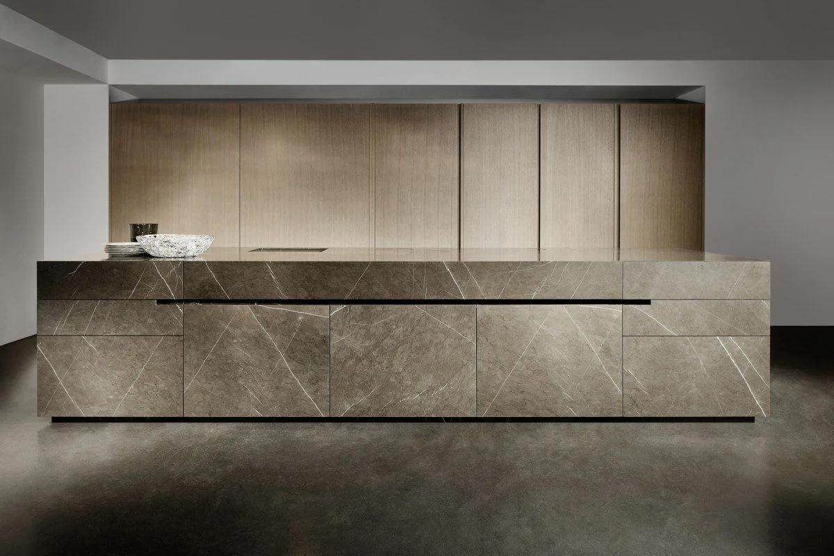 Hyvästi keittiön laatat – tämä on vuoden 2026 ehdoton trendimateriaali, joka valloittaa kodit