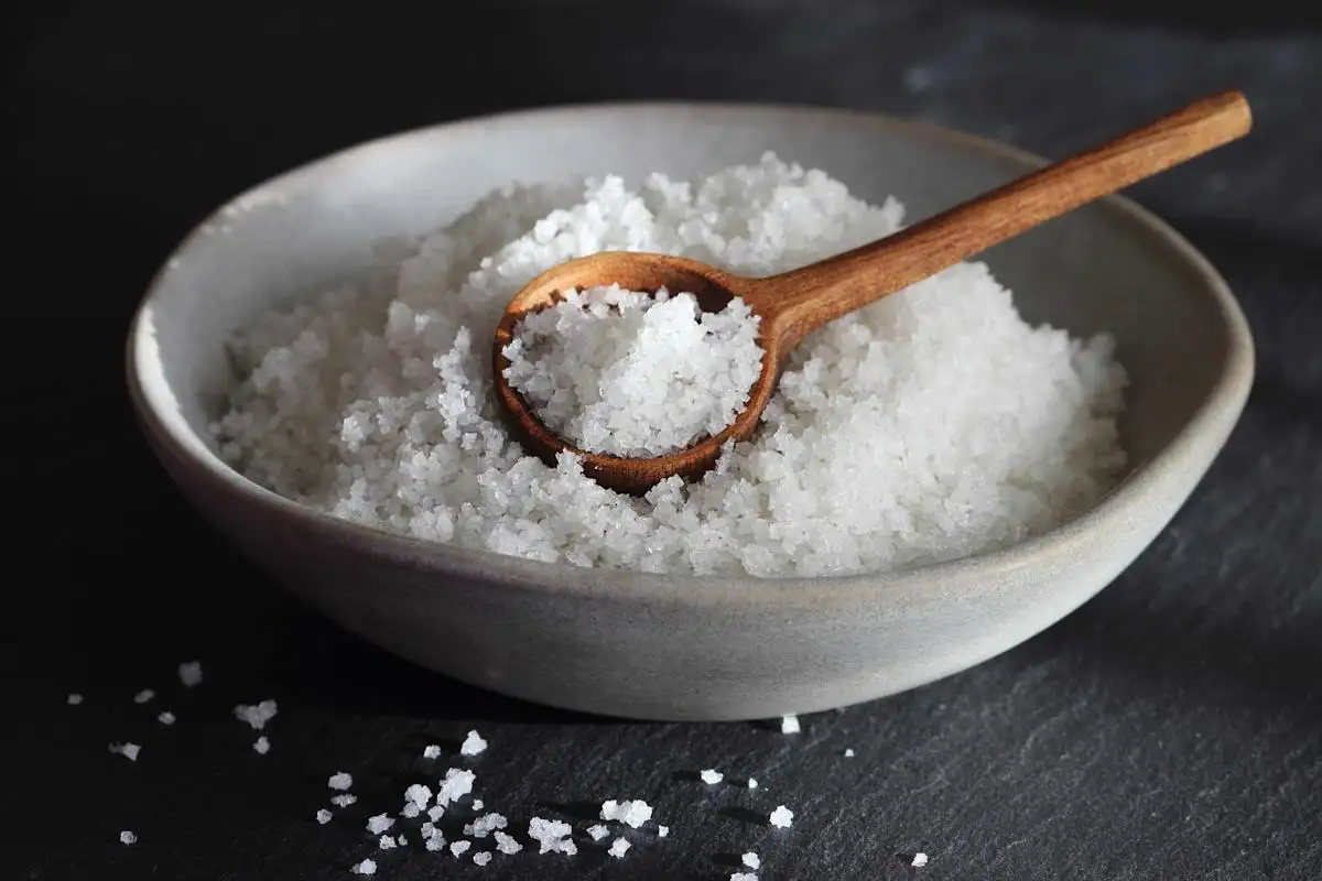 Näin pelastat vanhan keittiösienen – suolalla saat sen kuin uudeksi alle eurolla