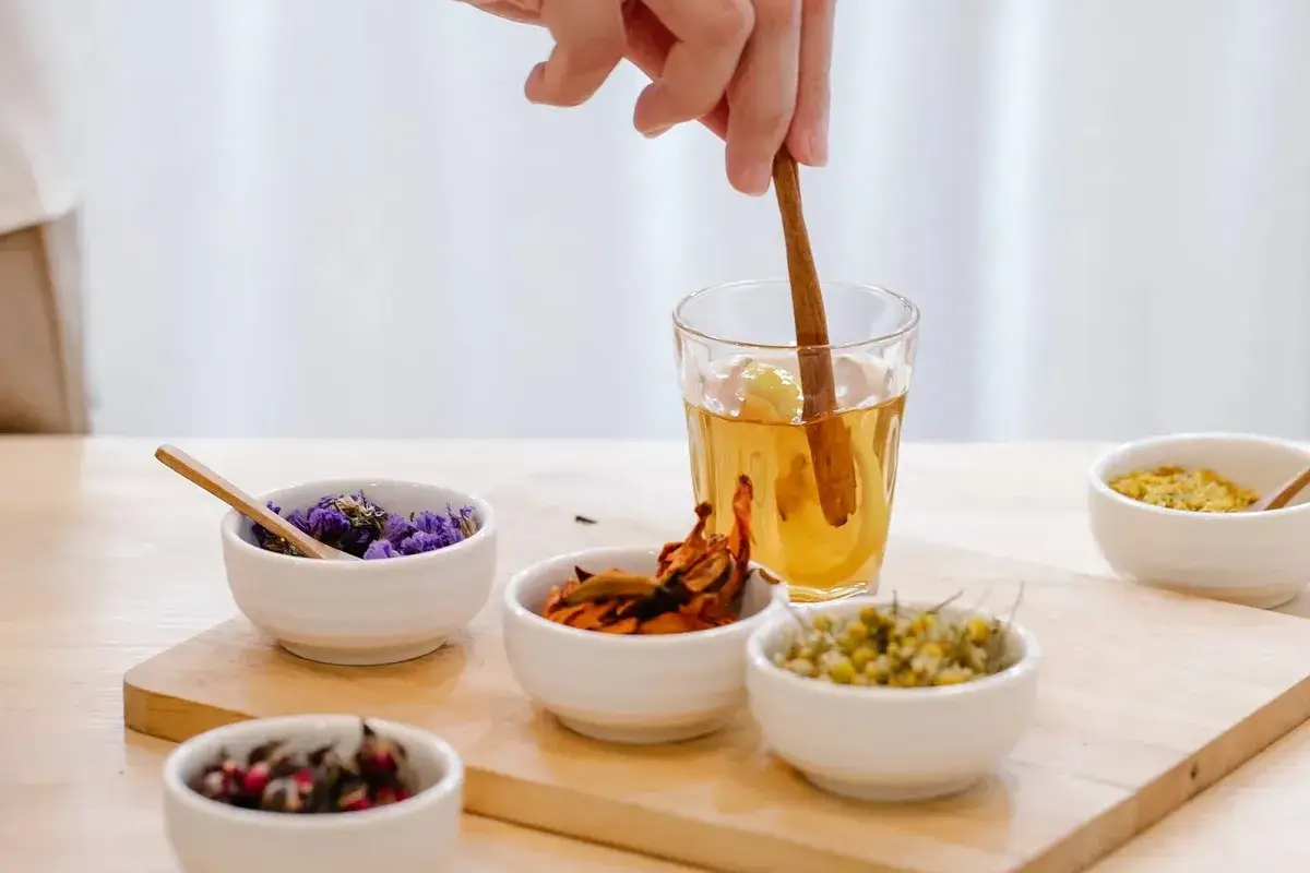 Kotitekoinen huonetuoksu, joka saa kotisi tuoksumaan paremmalta kuin mikään viiden tähden hotelli – ja teet sen alle viidellä eurolla