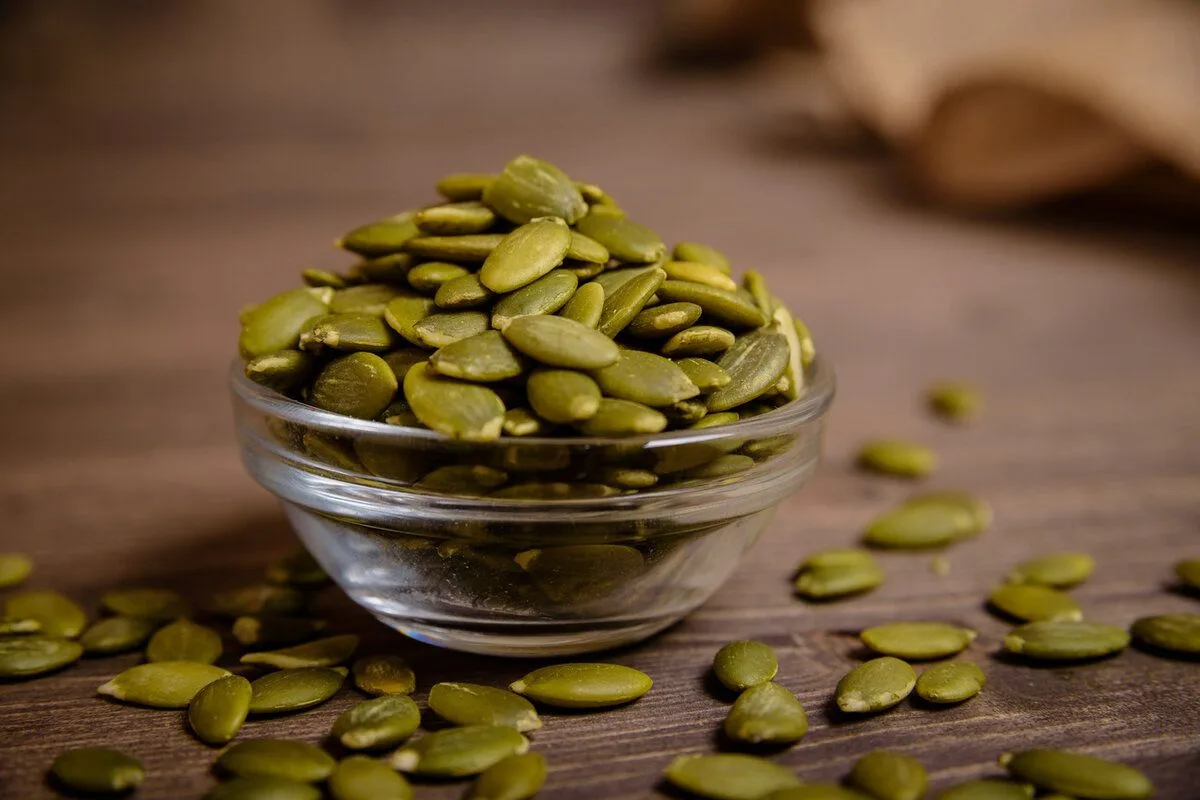 Kurpitsansiemenet – luonnon oma monitoimilääke, joka hoitaa eturauhasen, unen, kolesterolin, nivelet ja vatsan samassa paketissa