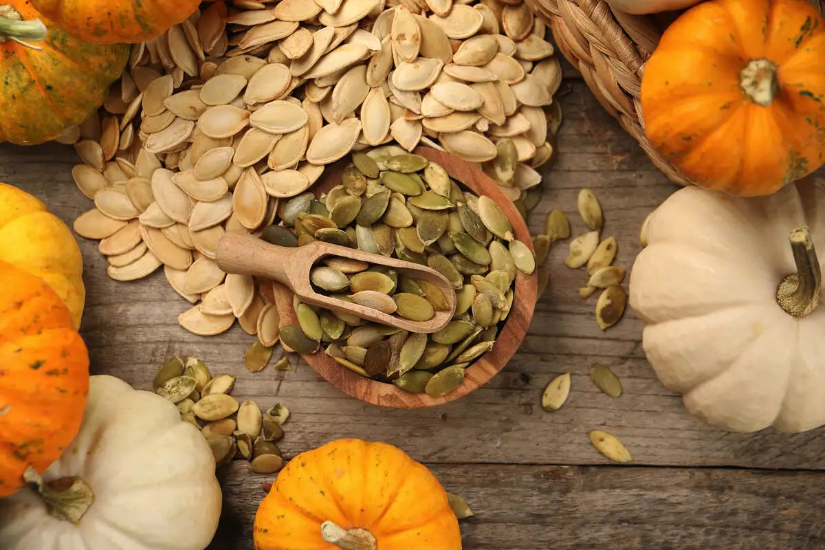 Kurpitsansiemenet – jauha ennen syöntiä: 5 syytä parempaan imeytymiseen ja terveyteen