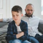 Lapsi vertaa itseään muihin – näin autat häntä löytämään oman ainutlaatuisen voimansa ja lopettamaan turhan kilpajuoksun