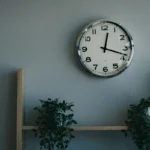 LED-minimalistiset seinäkellot: Uusi trendi, joka vie perinteiset kellot menneisyyteen