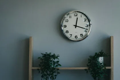 LED-minimalistiset seinäkellot: Uusi trendi, joka vie perinteiset kellot menneisyyteen