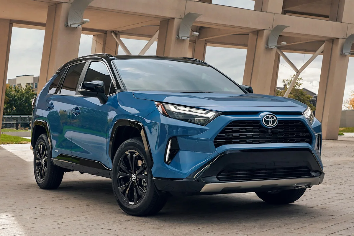 Luotettavat SUV-mallit yli 15 vuodeksi: Viisi kestävää valintaa asiantuntijoilta