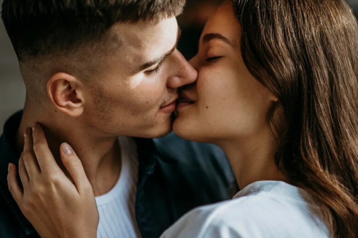 Miksi suljemme silmät suudellessamme – koko totuus, jonka jälkeen et enää koskaan pidä silmiä auki