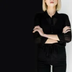 Musta väri persoonallisuudessa – mitä kertoo, jos koko vaatekaappisi on musta ja rakastat sitä yli kaiken