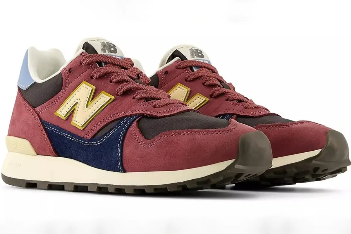 New Balance 475 Washed Burgundy – täydellinen preppy-lenkkari, joka nostaa koko vaatekaapin uudelle tasolle vuonna 2025–2026