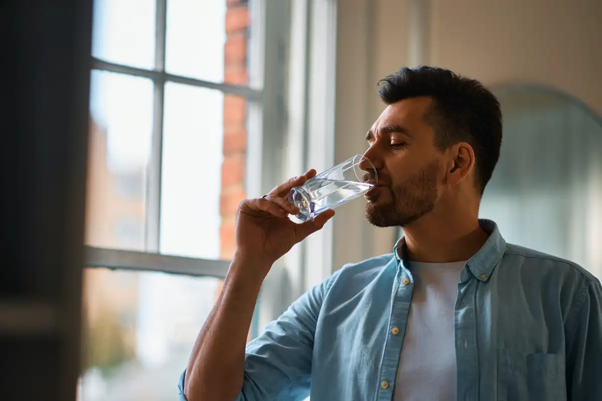 Miksi olet aina väsynyt? 7 piilosyyta, jotka vievät kaiken energiasi – ja miten saat virtaasi takaisin jo yhden viikon aikana