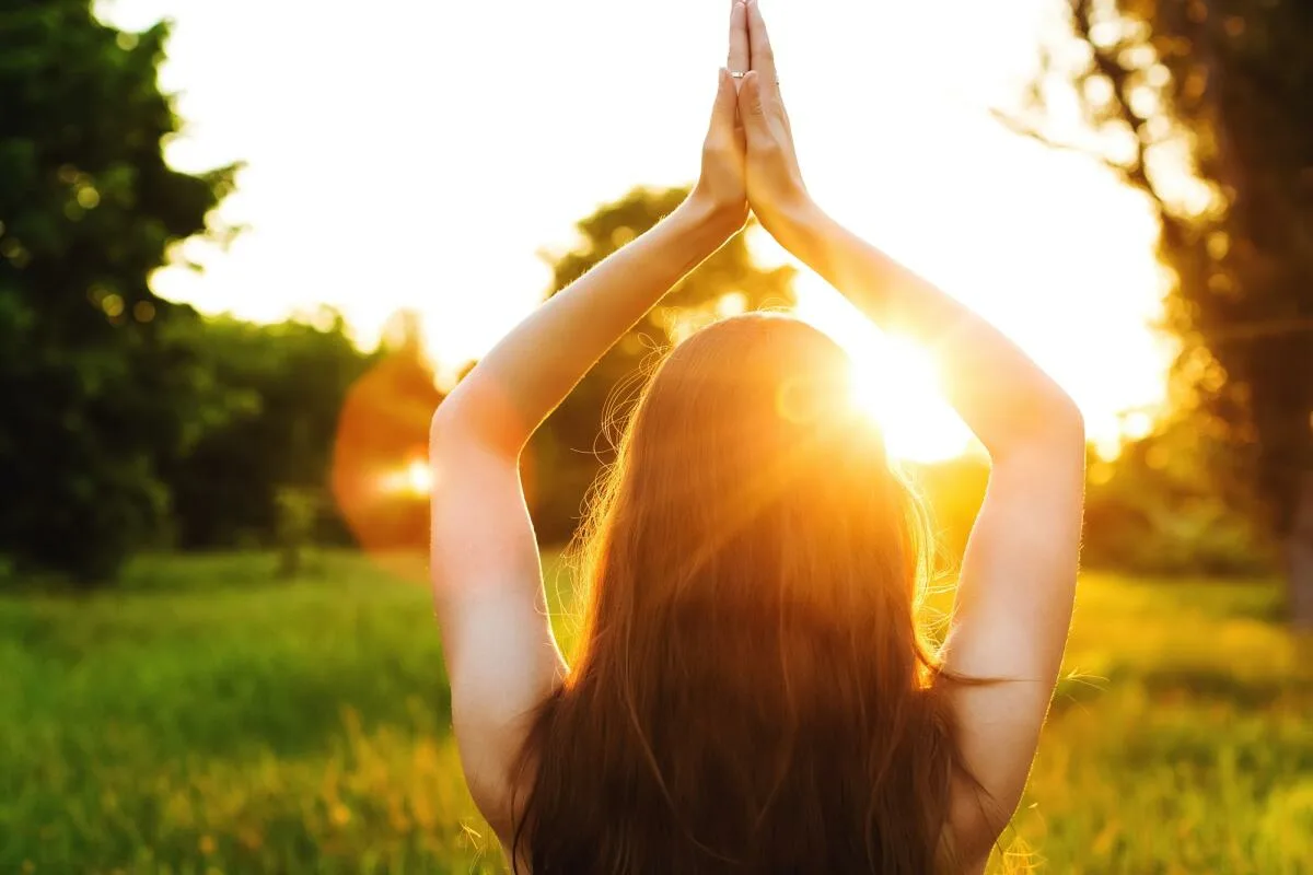 Miksi olet aina väsynyt? 7 piilosyyta, jotka vievät kaiken energiasi – ja miten saat virtaasi takaisin jo yhden viikon aikana