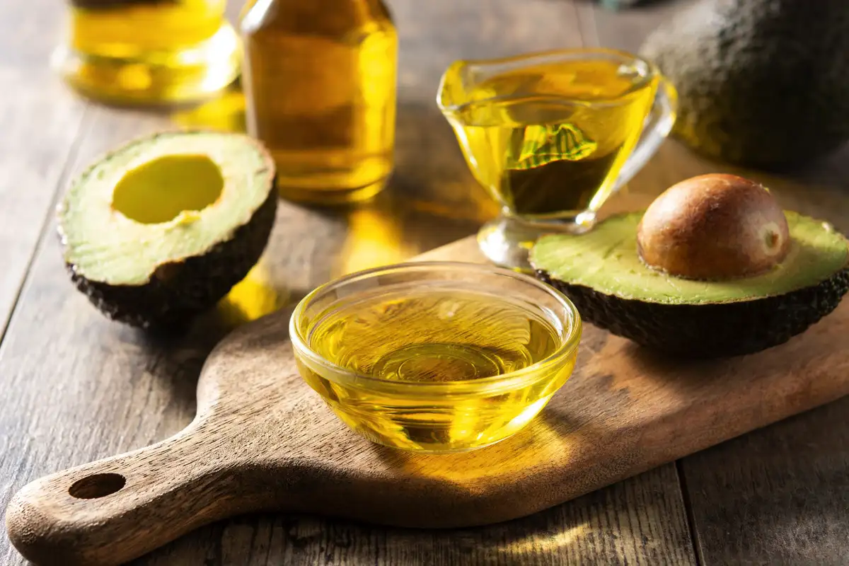 Oliiviöljy voittaa avokadoöljyn – näin ravitsemusterapeutit, sydänlääkärit ja pitkäikäisyystutkijat perustelevat ylivoiman