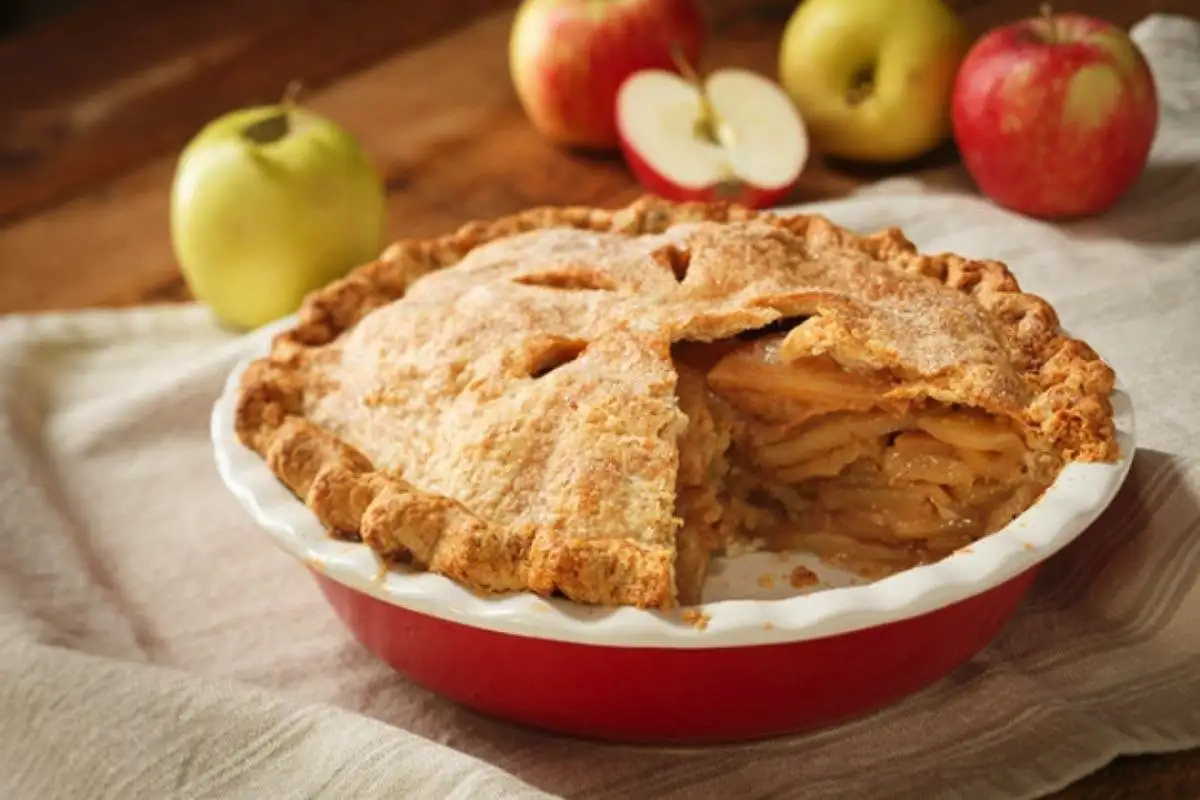 Omenapiirakka: Mehukas kotitekoinen herkku, joka valloittaa suun ja sydämen