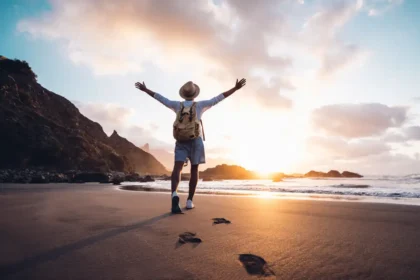 Miksi yhä useampi pakkaa laukun ja lähtee yksin – ja miten ryhmächatit ajavat ihmiset soolomatkalle