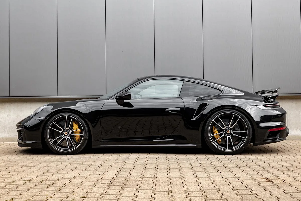 Porsche 911 Turbo S: Tehokkain 911 ikinä – hybridi, joka liimauttaa istuimeen ja ansaitsee ECO-merkin
