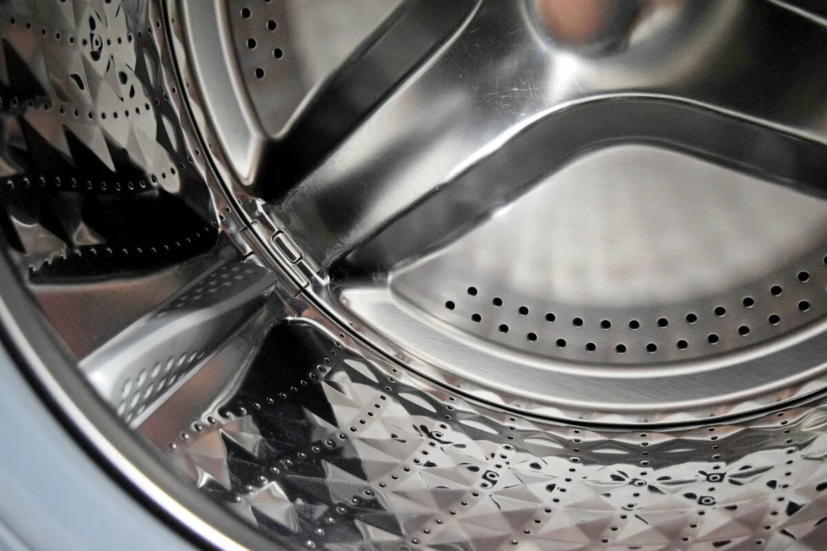 Kuinka puhdistaa pesukoneen rumpu etikalla – raikas kone ja puhtaat vaatteet