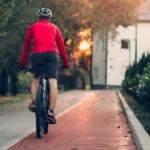 Pyöräilijän liikennesäännöt, joita ilman kaupunkiliikenne muuttuu kaaokseksi – ja joita silti rikotaan joka päivä