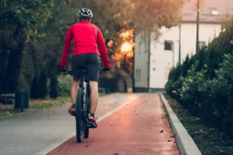 Pyöräilijän liikennesäännöt, joita ilman kaupunkiliikenne muuttuu kaaokseksi – ja joita silti rikotaan joka päivä