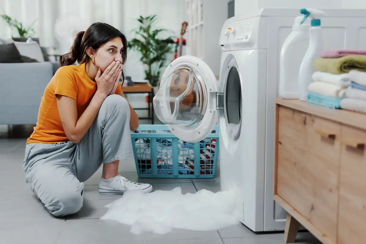 Pyykinpesukoneen hajoamisen merkit: 10 varoitusta, jotka pelastavat arkenne