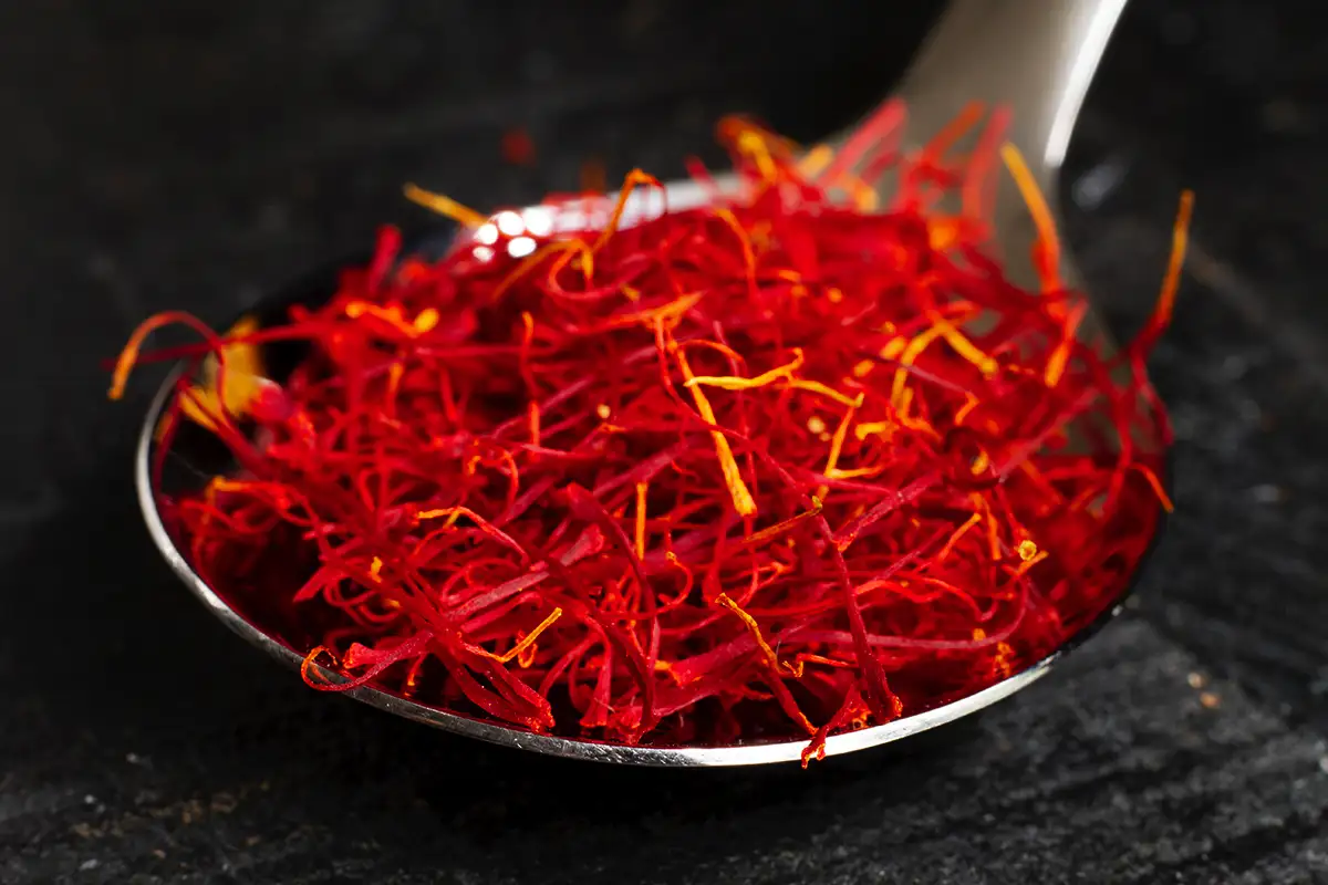 8 ruokaa, jotka kääntävät huonon päivän voitoksi – nämä oikeasti toimivat, ja yksi niistä muuttaa elämäsi