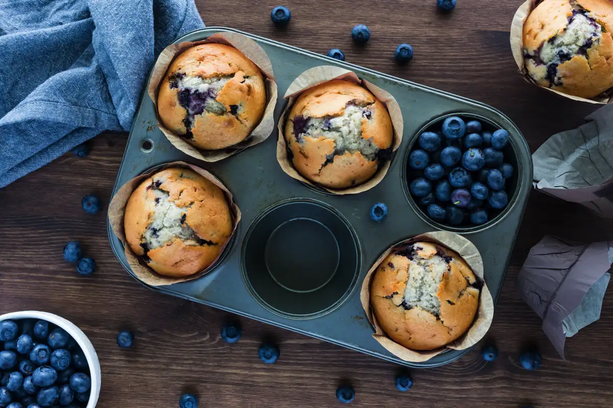 Sitruunaiset mustikkamuffinssit kermalla – mehevyys, joka saa sinut sulkemaan silmät nautinnosta