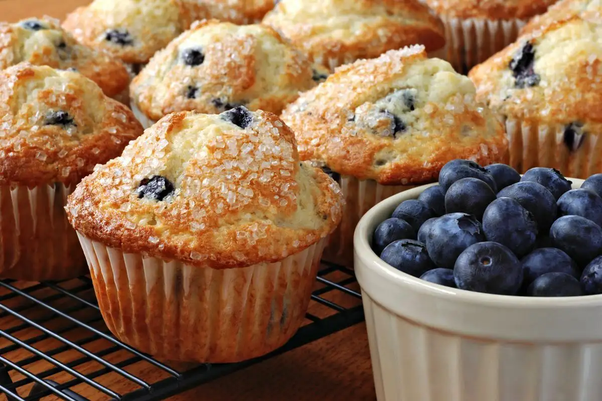 Sitruunaiset mustikkamuffinssit kermalla – mehevyys, joka saa sinut sulkemaan silmät nautinnosta