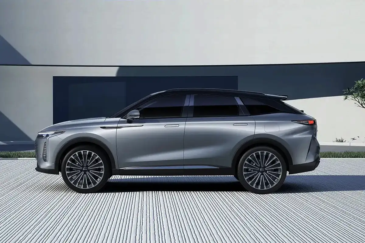 Miksi nämä kaksi ladattavaa superhybridiä saavat koko Suomen puhumaan: yli 1 200 km yhdellä tankkauksella ja kiihdytys, joka vie jalat alta