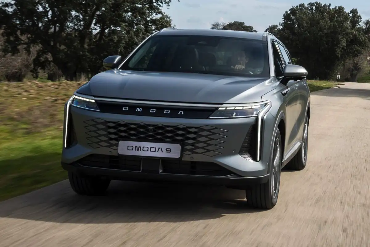 Miksi nämä kaksi ladattavaa superhybridiä saavat koko Suomen puhumaan: yli 1 200 km yhdellä tankkauksella ja kiihdytys, joka vie jalat alta