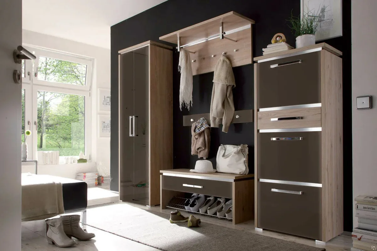 Kuinka tehdä eteisestä toimiva ja tyylikäs – 5 käytännön vinkkiä pieneen tilaan