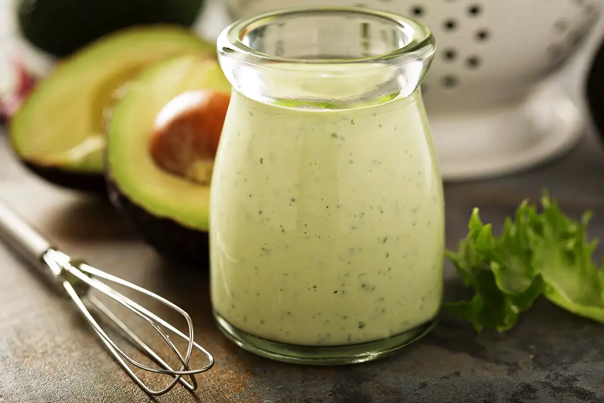 Terveellinen majoneesi kotikeittiöön: avokadosta ja keitetystä munasta – valmista minuuteissa ilman jalostettuja öljyjä