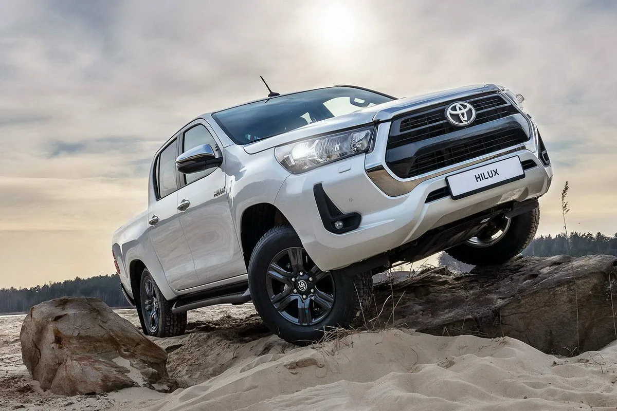 Uusi Toyota Hilux: sähköinen pick-up valloittaa kestävän ajamisen tulevaisuuden