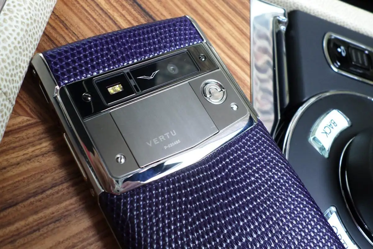 Vertu-puhelin – miksi yksi laite voi maksaa jopa 460 000 euroa ja silti löytää ostajansa