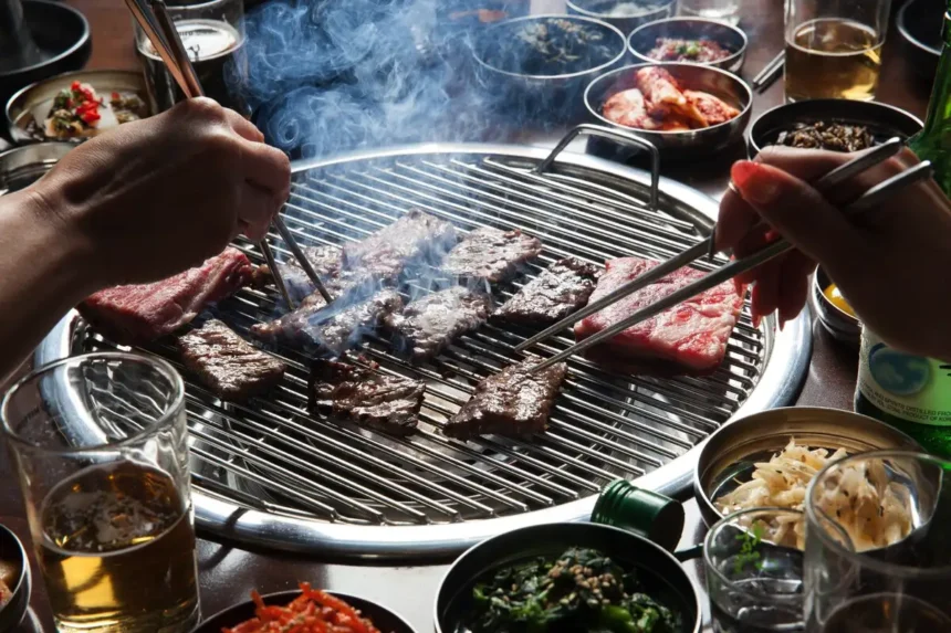 Yakiniku – japanilainen pöytägrilli, joka tekee tavallisesta illasta juhlan