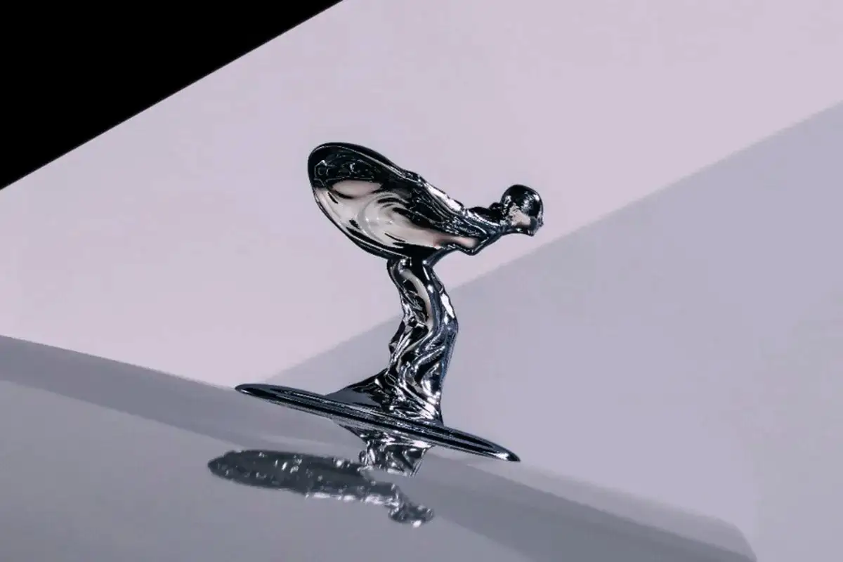 Miksi konepellin koristeet katosivat autoista: arvaa pääsyy – ja miksi ne herättävät yhä nostalgiaa