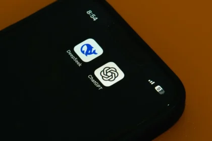 DeepSeek V3.2 mullistaa tekoälyn pelikentän – kiinalainen malli haastaa GPT-5:n ja Gemini 3.0 Pron tehokkuudella ja avoimuudella