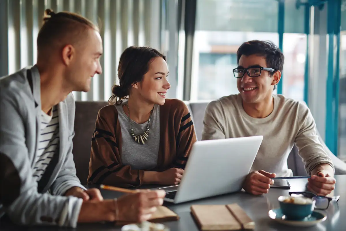 11 lausetta, joita todella fiksut ihmiset eivät koskaan sano – ja miksi sinunkin kannattaa lopettaa niiden käyttö heti tänään