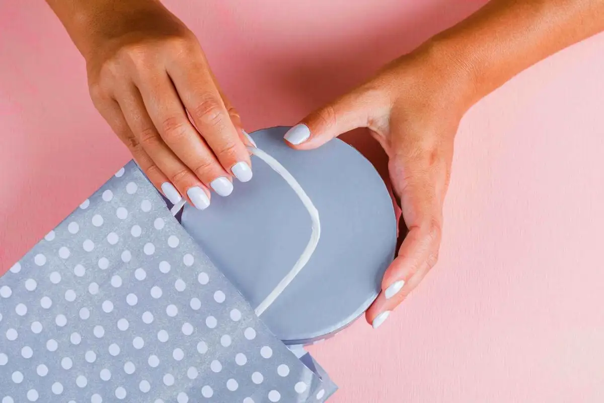 Täydellinen setti kotimanikyyriin geelilakalla: mitä tarvitset ja miten vältät yleisimmät virheet – jotta kynnet pysyvät terveinä