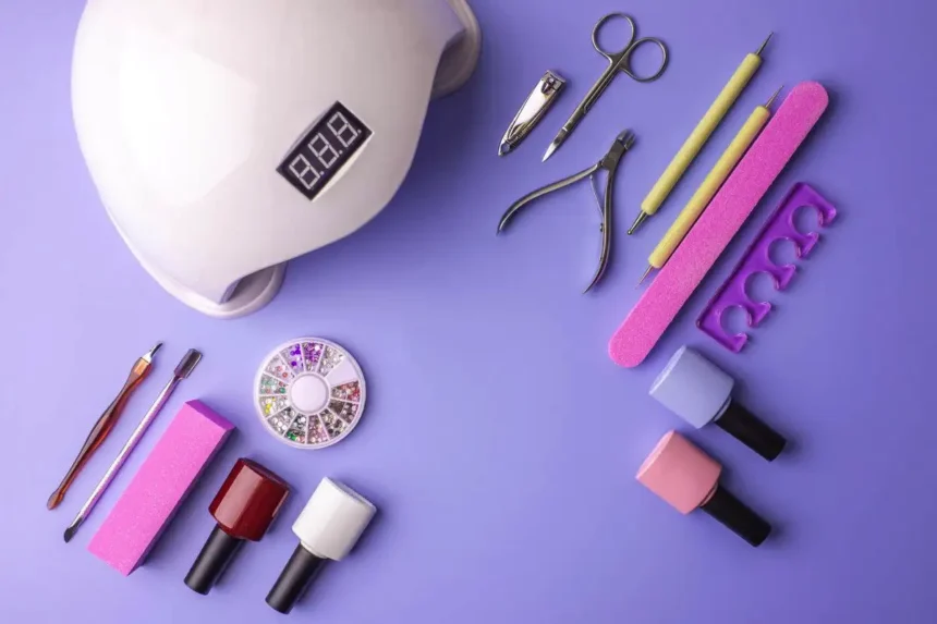 Täydellinen setti kotimanikyyriin geelilakalla: mitä tarvitset ja miten vältät yleisimmät virheet – jotta kynnet pysyvät terveinä