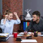 Huumori työpaikalla ei ole vitsien kertomista – se on ajattelutapa, joka voi muuttaa kaiken