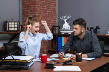 Huumori työpaikalla ei ole vitsien kertomista – se on ajattelutapa, joka voi muuttaa kaiken