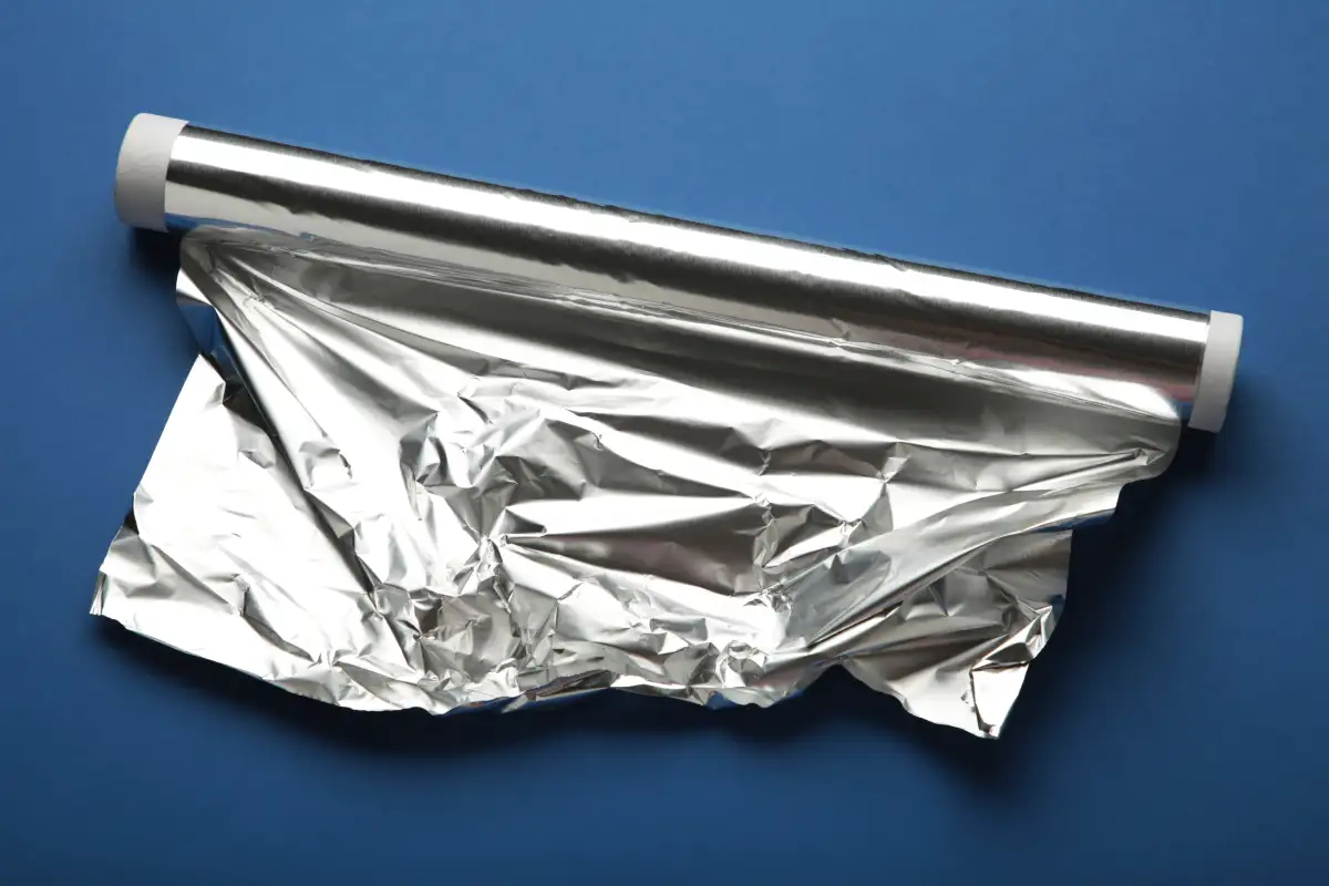 Selviä kosteudesta kodissa alumiinifoliolla – Nerokas testi paljastaa, tuleeko kosteus sisältä vai ulkoa