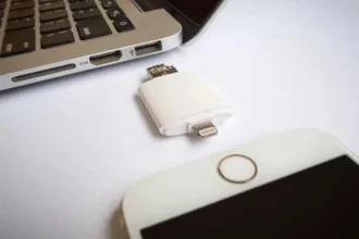 Näin siirrät kuvat ja videot iPhonesta suoraan USB-tikulle – ilman konetta, helposti ja nopeasti