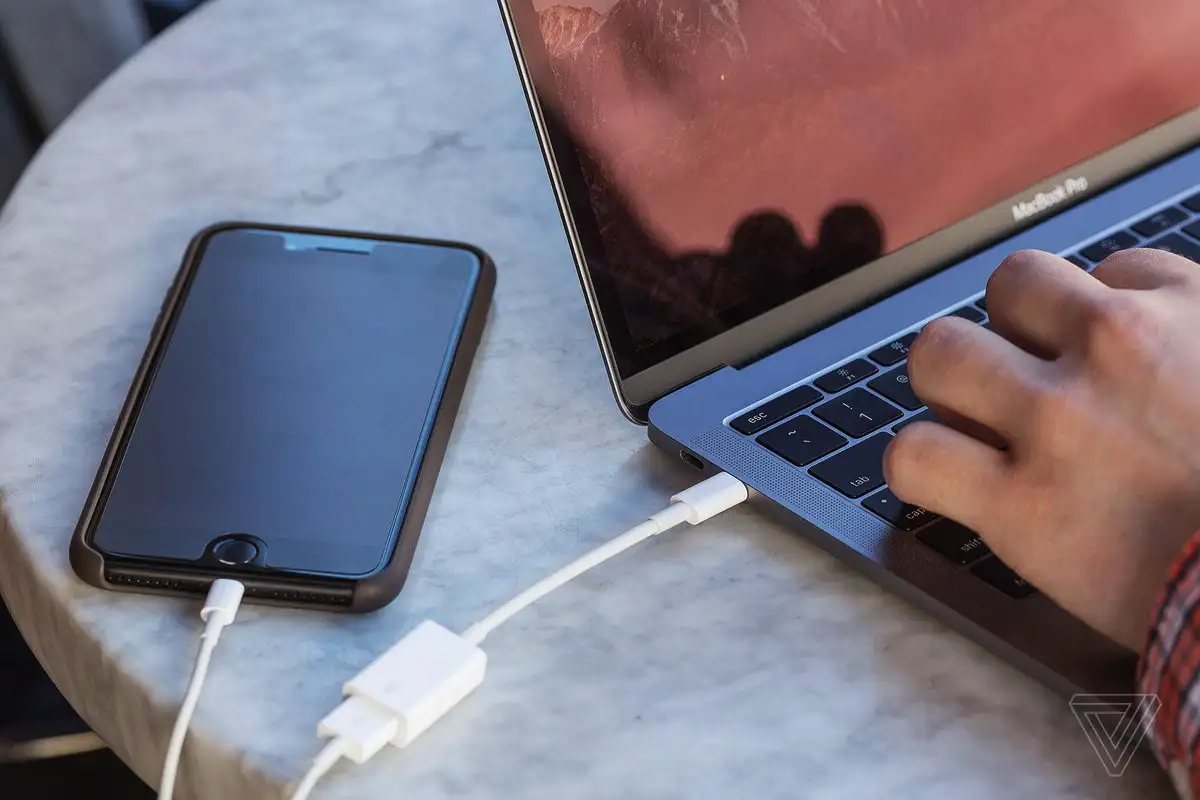 Näin siirrät kuvat ja videot iPhonesta suoraan USB-tikulle – ilman konetta, helposti ja nopeasti