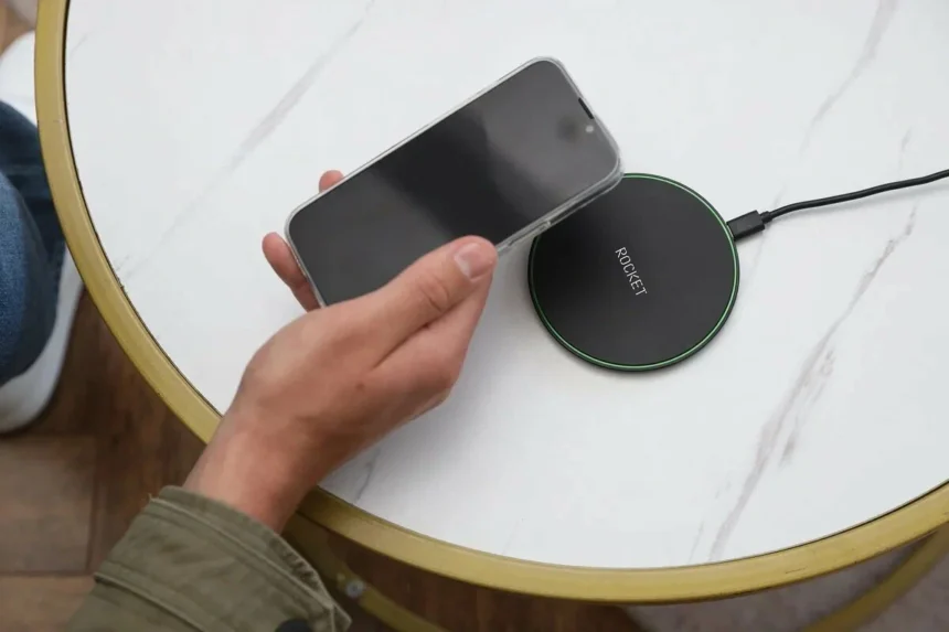 Älypuhelimen langaton nopea lataus: Näin lataat täydellä teholla ilman, että akku kärsii – täydellinen opas vuodelle 2025