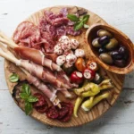 Makkarat, kinkut ja leikkeleet: miksi ne nostavat verenpainetta kuin hissi ja miten syöt niitä vuosikausia ilman että sydän kärsii