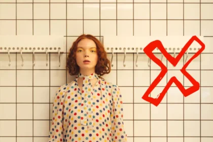 Microcementti kylpyhuoneessa: moderni pinnoite, joka muuttaa tilan ilman perinteisiä laattoja