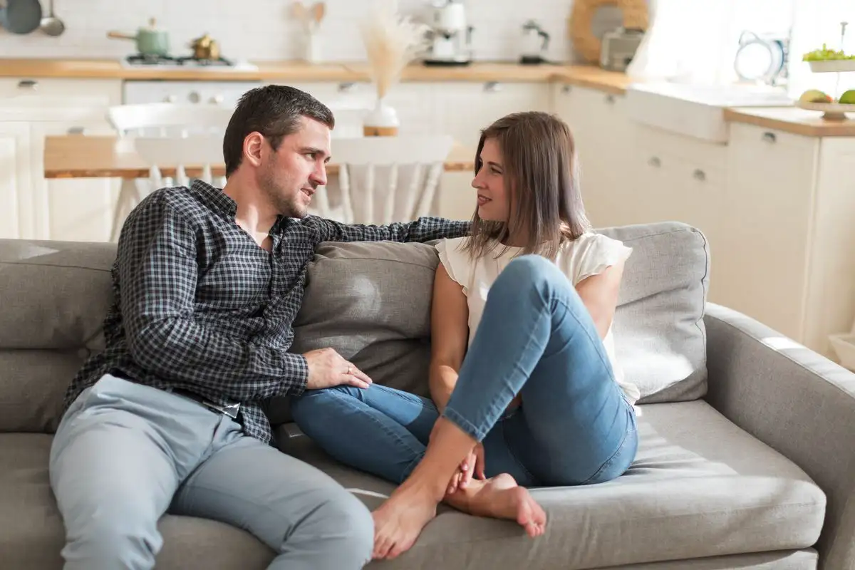 Kaksi asiaa, joita ei kannata koskaan, missään tilanteessa sanoa kumppanin – vaikka ne olisivat totta ja vaikka ne polttaisivat kieltäsi