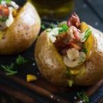 Paistetut perunat sienitäytteellä ja punaisella paprikalla – uskomattoman herkullinen illallinen