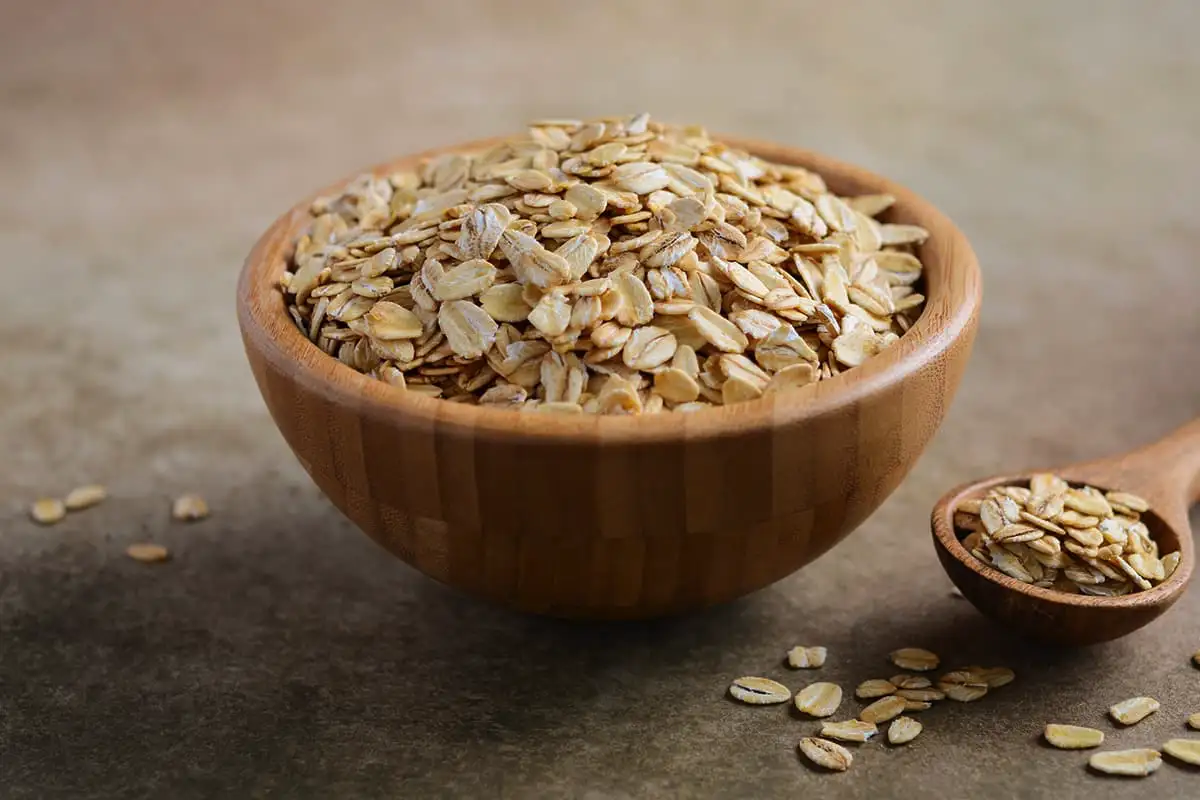 Pakastimen hajuongelma ratkeaa yhdessä yössä – kaurahiutaleet tekevät sen, mihin mikään kaupan purkki ei pysty