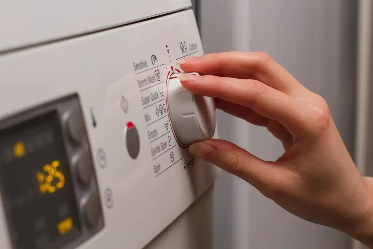 Pesukoneen salainen nappi – kun painat sitä kerran, kone pesee paremmin ja kestää vuosia pidempään