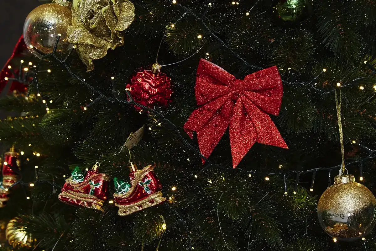 Miksi punainen nauha on joulukuusen salainen voima – ja miten se muuttaa koko vuoden suunnan